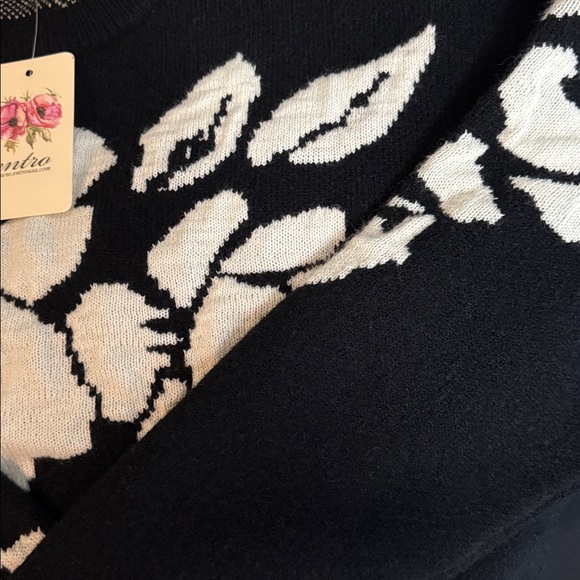 Entro Camellia Flower Oversized Crewneck Long Sleeve Knit Sweater NWT Sm/Med - Picture 4 of 6